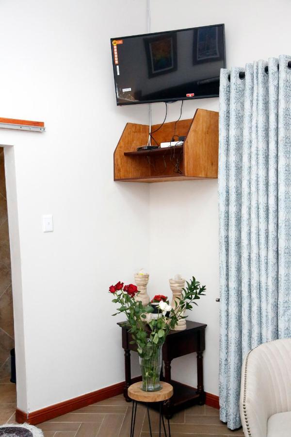 Travetel Or Tambo Airport Otel Kempton Park Dış mekan fotoğraf