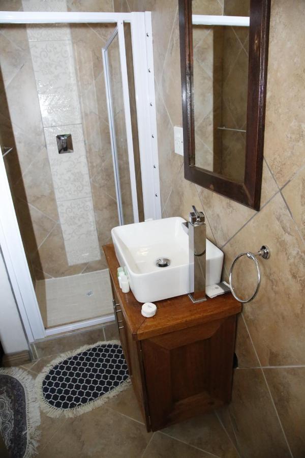 Travetel Or Tambo Airport Otel Kempton Park Dış mekan fotoğraf